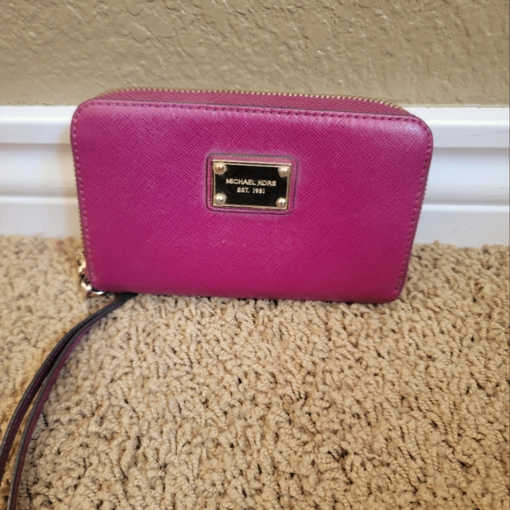 Michael Kors wristlet - Picture 3 of 7